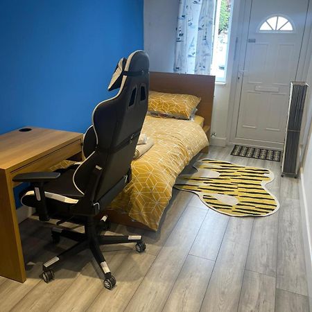 One Bedroom In Spacious Bungalow, Free Parking & Private Entrance Эдинбург Экстерьер фото