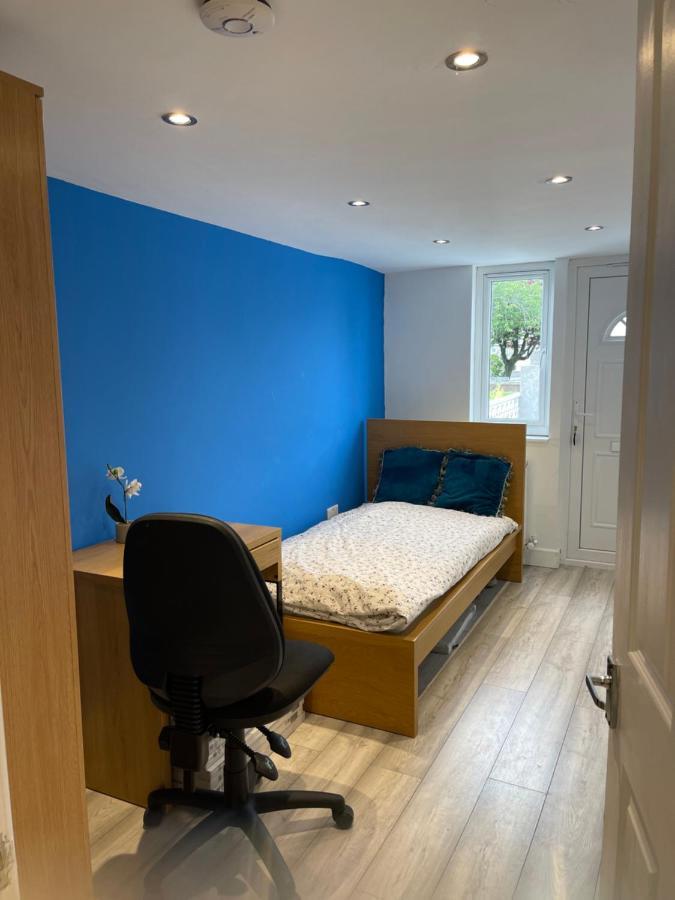 One Bedroom In Spacious Bungalow, Free Parking & Private Entrance Эдинбург Экстерьер фото